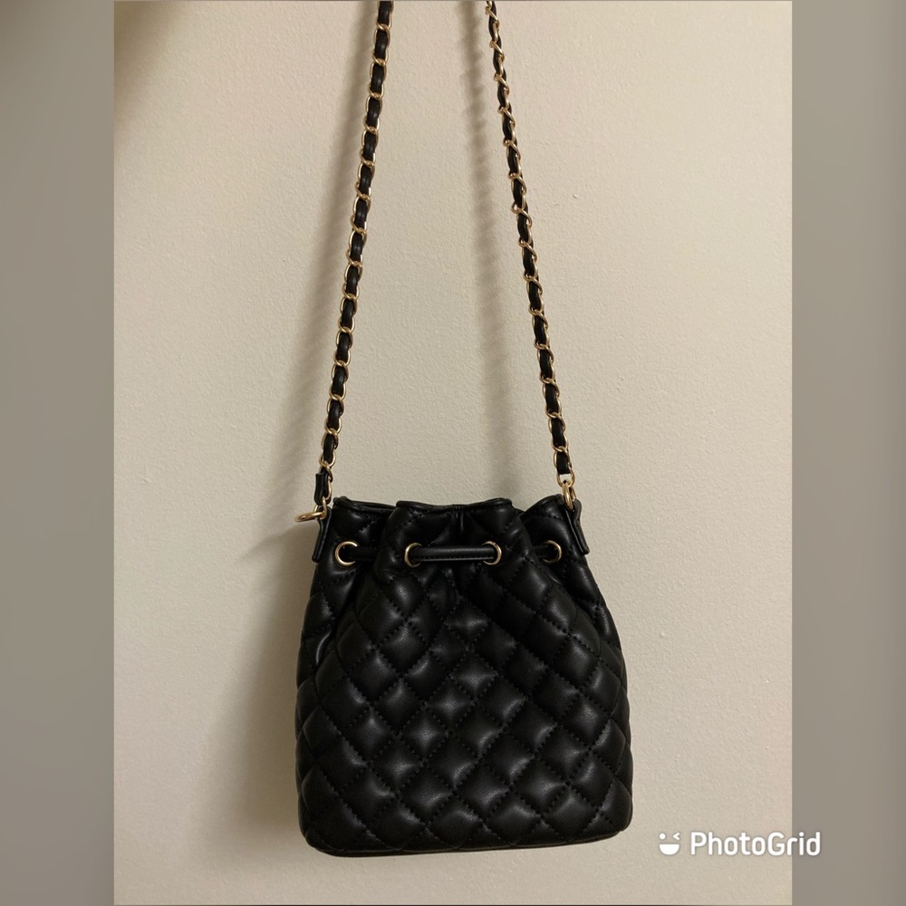 Small Gold Chain Bag - Picture 3 of 4
